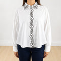 Camicia co ricamo sul colletto Bianco